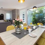Life - New And Luxury House *