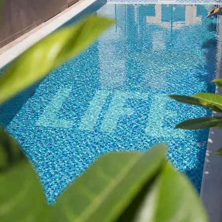 Life - New And Luxury House *