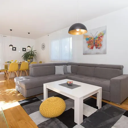Life - New And Luxury House * Kaštela