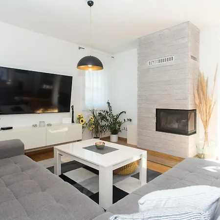 Villa Life - New And Luxury House Kastela